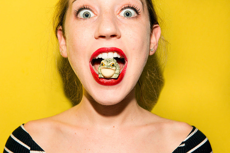 Прекрати жевать! 7 неожиданных причин плохого запаха изо рта