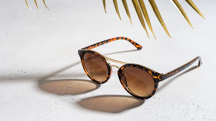 Врач Куренков объяснил, почему необходимо носить солнцезащитные очки весной