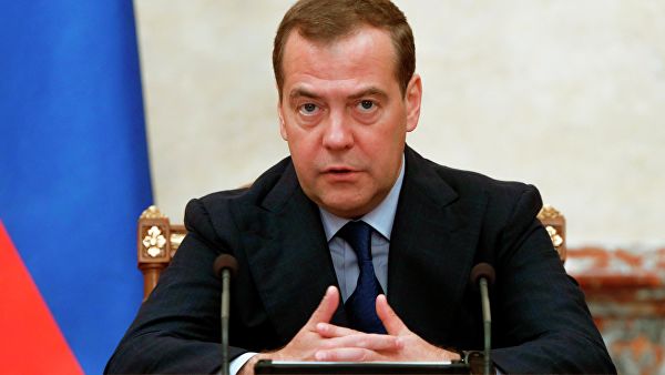 Медведев предложил наградить экипаж, посадивший A321 в Жуковском