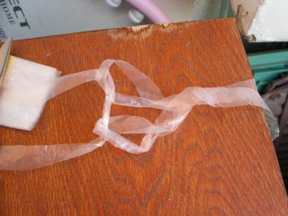 Вязание из пластиковых пакетов Невероятно красивый коврик из бросового материала. Вязание из пластиковых пакетов Невероятно красивый коврик из бросового материала.