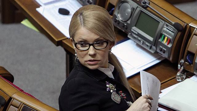 Тимошенко обогнала Порошенко в 