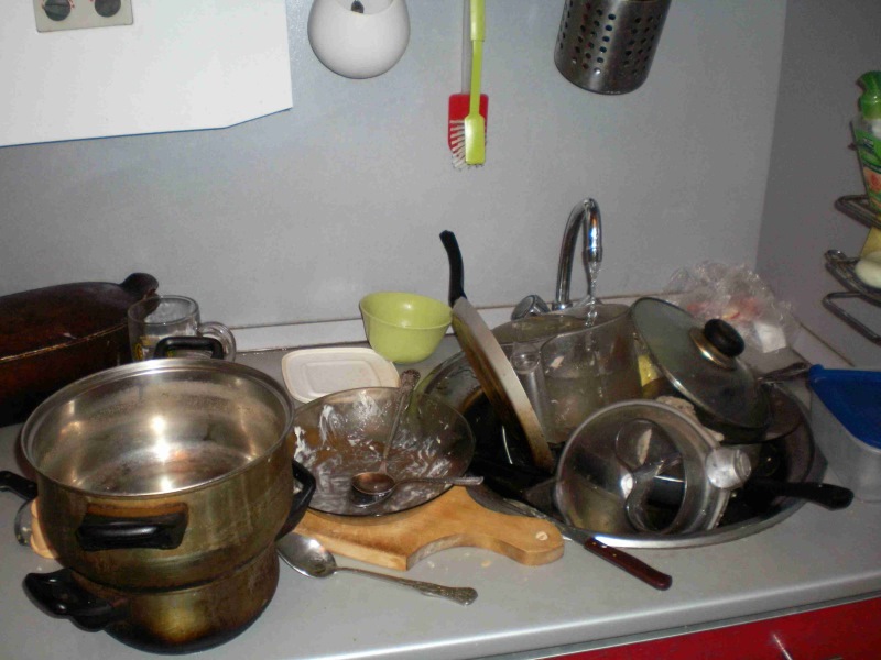 Вот почему в гостях категорически запрещается мыть посуду!