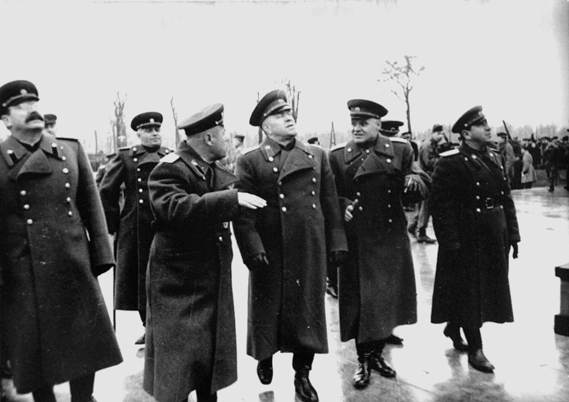 «Командование советских войск», ч.1. Жуков Георгий Константинович (1896—1974) «Командование советских войск», ч.1. Жуков Георгий Константинович (1896—1974)