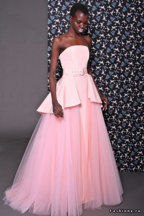 Christian Siriano pre-fall 2017 -- женственно, элегантно и без демонстративной сексуальности Christian Siriano pre-fall 2017 -- женственно, элегантно и без демонстративной сексуальности