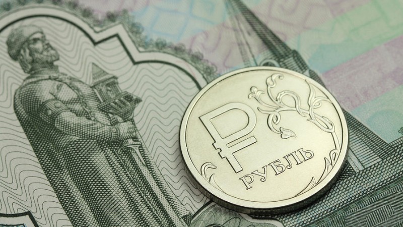 Слишком дешевый рубль Слишком дешевый рубль
