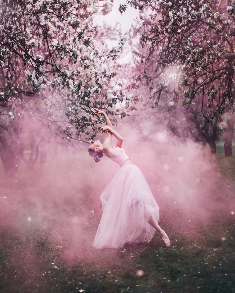 Фотограф Кристина Макеева и её работы по теме  девушек в красивых платьях на фоне великолепных пейзажей