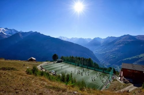 12 Необычно расположенных спортивных сооружений (37 фото)