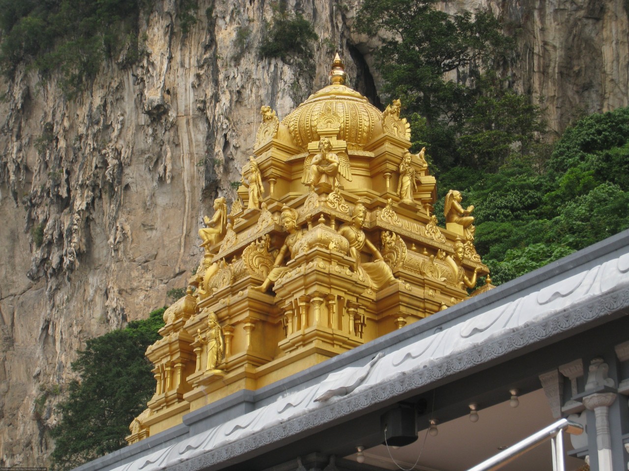 Пещеры Бату Кейвс (Batu Caves). Индонезия. Пещеры Бату Кейвс (Batu Caves). Индонезия.