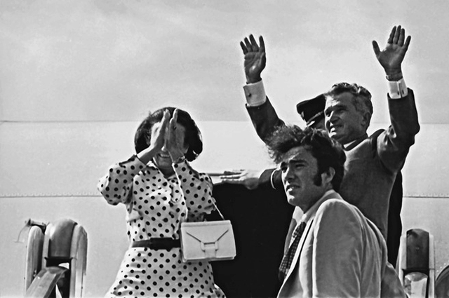 Нику с родителями в аэропорту Кишинева, 1976 год.