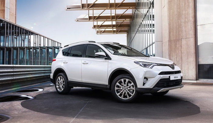 Кроссовер Toyota RAV4 стал в июле бестселлером марки в РФ
