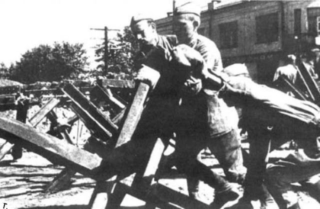 Вы знаете кто автор противотанкого "ежа"? война, изобретения