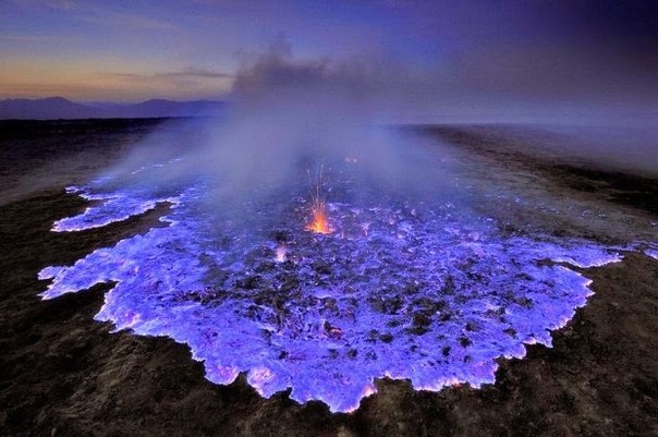 Kawah Ijen — вулкан с голубой лавой Kawah Ijen — вулкан с голубой лавой