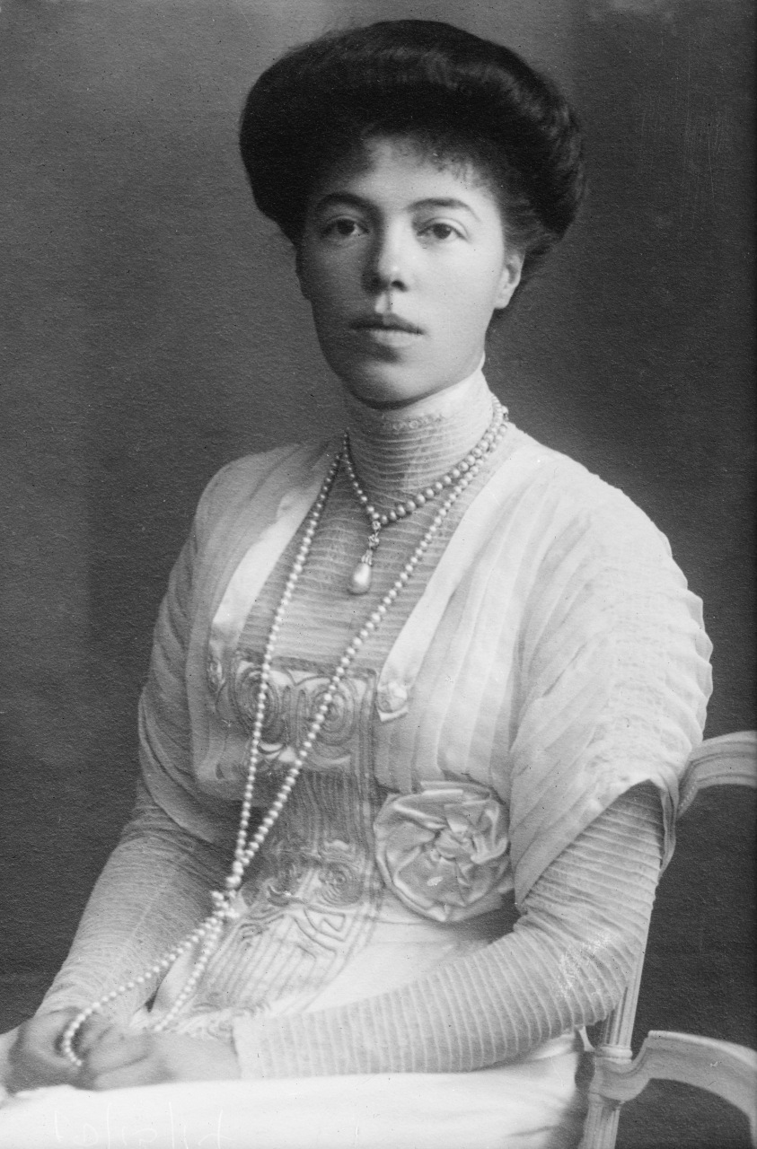 http://upload.wikimedia.org/wikipedia/commons/d/dc/Grand_Duchess_Olga_Alexandrovna.jpg