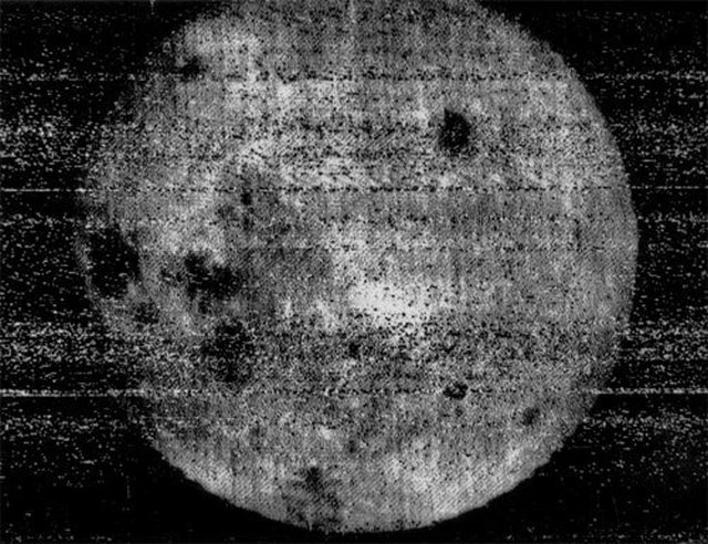 Земля и обратная сторона Луны на одном снимке Земля и обратная сторона Луны на одном снимке