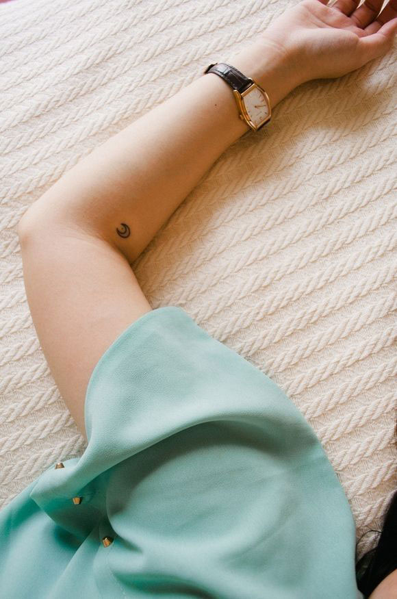 25 стильных крошечных татуировок, которые придадут изюминку вашему телу