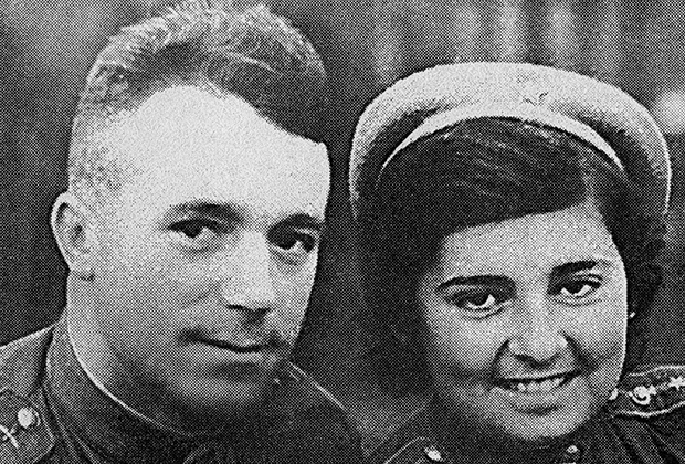 Этот снимок был сделан перед свадьбой 9 мая 1945 года