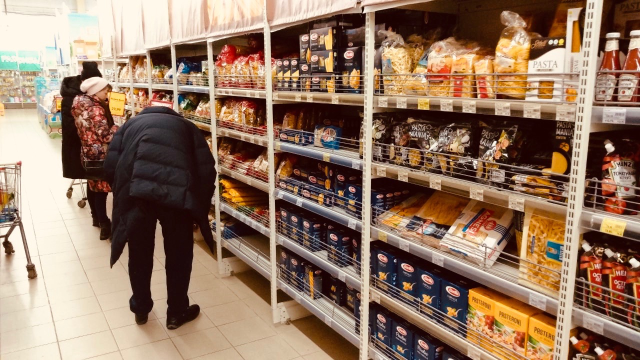 Сходил в Мегамарт, посмотреть на панику и отсутствие туалетной бумаги, консервов и макарон. УЖАС