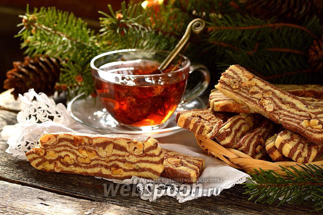 Фото Полосатое печенье с орехами