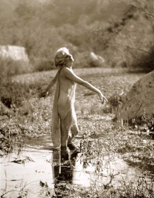 Jean Harlow Taken by Edwin Bower Hesser, 1929 (14).jpg