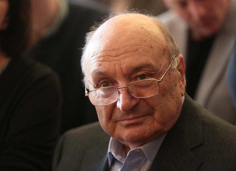 Михаил Жванецкий: Отсутствие воспитания помогает говорить. Наличие — слушать Михаил Жванецкий: Отсутствие воспитания помогает говорить. Наличие — слушать