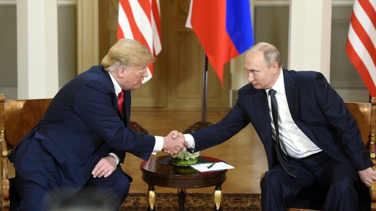 Болтон может обсудить в Москве личную встречу Путина и Трампа