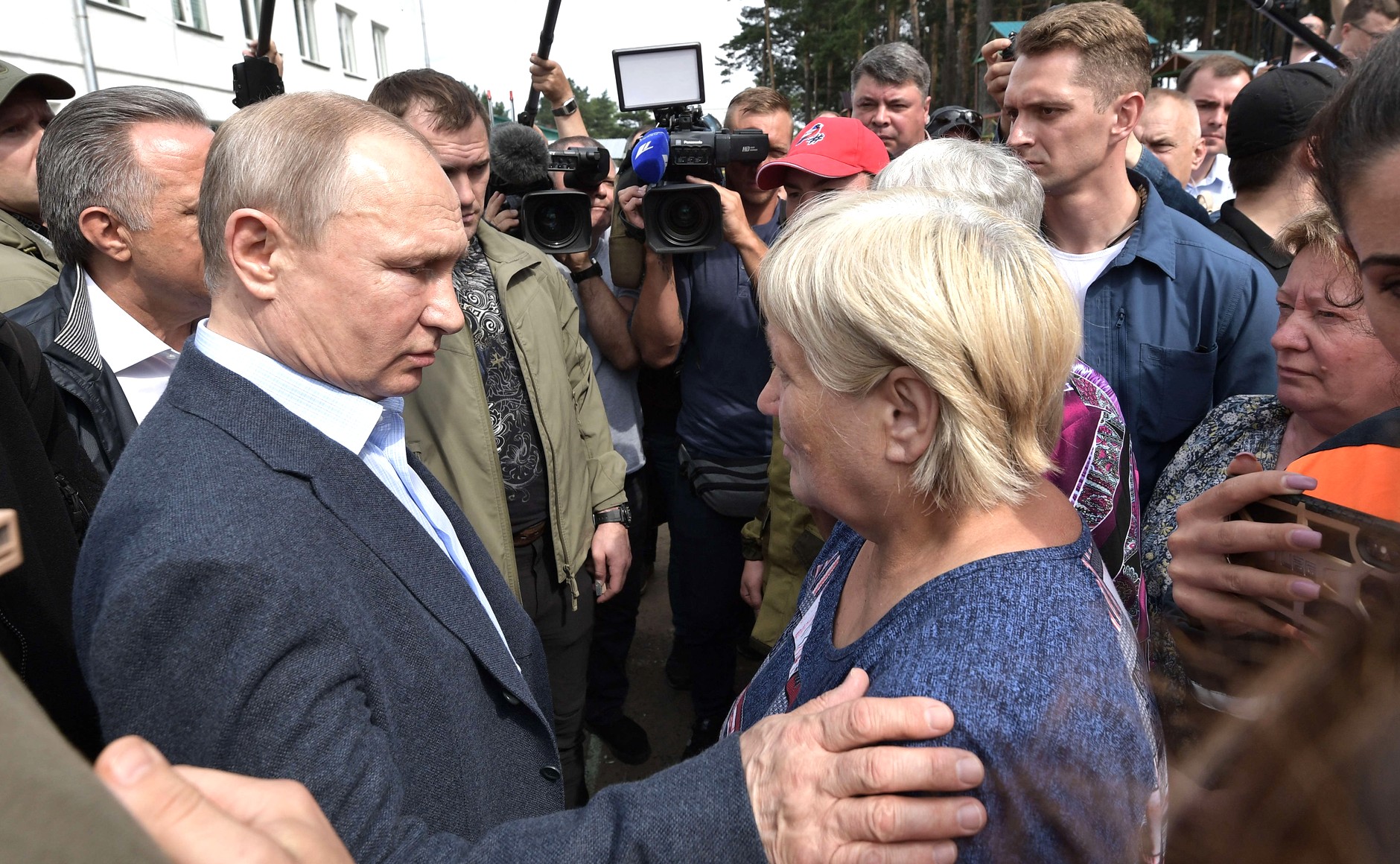 «Исключить чванство и хамство»: Владимир Путин раскритиковал ход работ по ликвидации последствий паводка в Иркутской области.