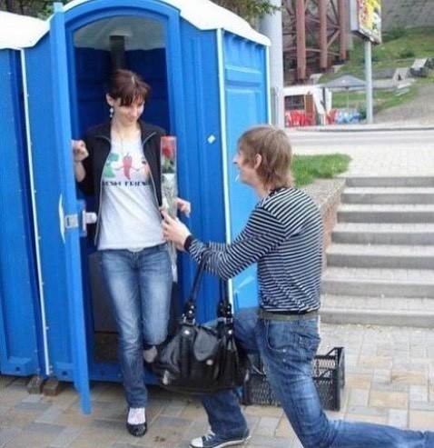 Я бы спросил, что здесь происходит, но боюсь узнать правду Я бы спросил, что здесь происходит, но боюсь узнать правду