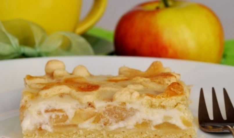 Как приготовить яблочный пирог со сметанной заливкой