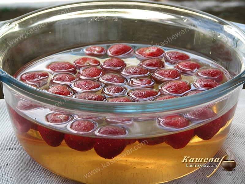 Клубничный крюшон
