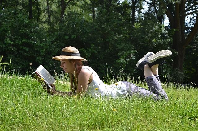 Увлекательная книга станет отличным спутником летнего отдыха.