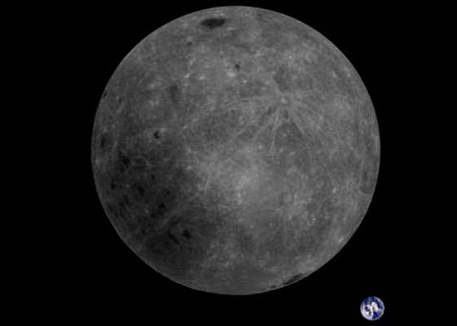 Земля и обратная сторона Луны на одном снимке Земля и обратная сторона Луны на одном снимке