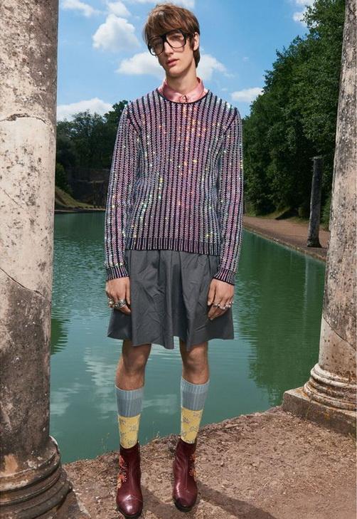 Таким "мужчинкам", одетым в модные гардеробы от Gucci, стоит обходить стороной рабочие окраины больших городов