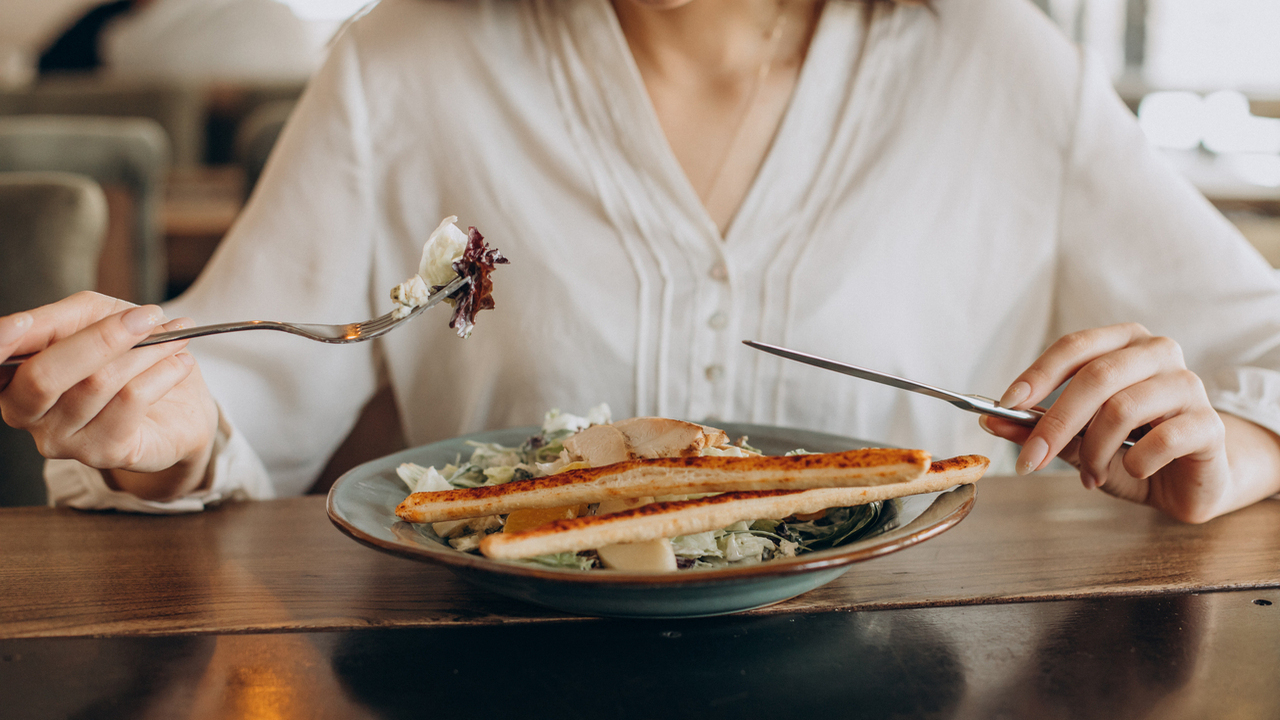 Фитоэстрогены и полезные жиры: как адаптировать рацион женщинам после 40 лет