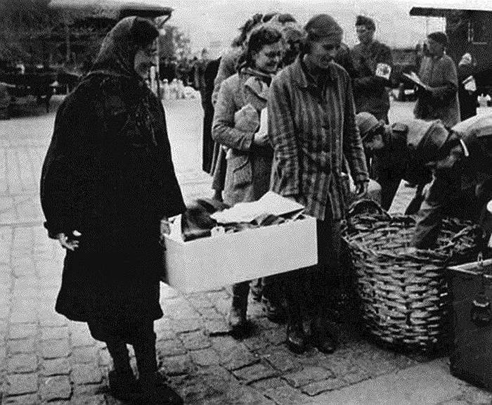 История женского концлагеря Равенсбрюк. Чтобы знали и помнили (12 фото) История женского концлагеря Равенсбрюк. Чтобы знали и помнили (12 фото)
