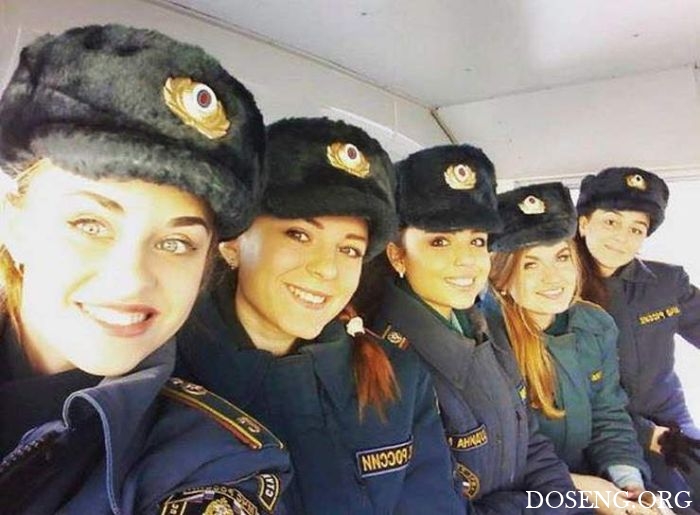 Очаровательные девушки в форме Очаровательные девушки в форме