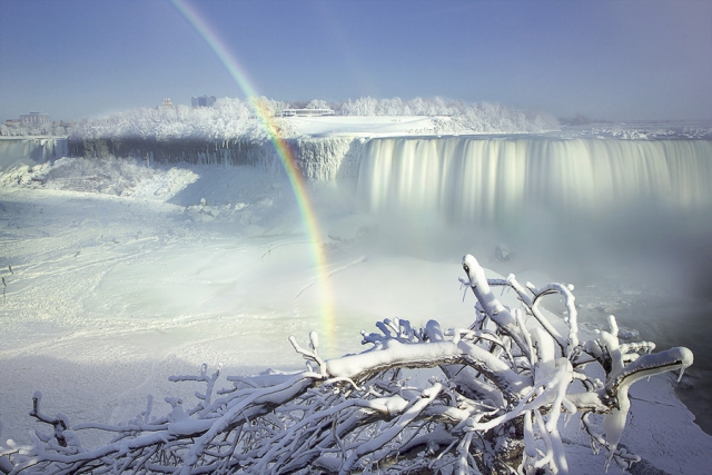 30 фантастических фотографий замороженных водопадов