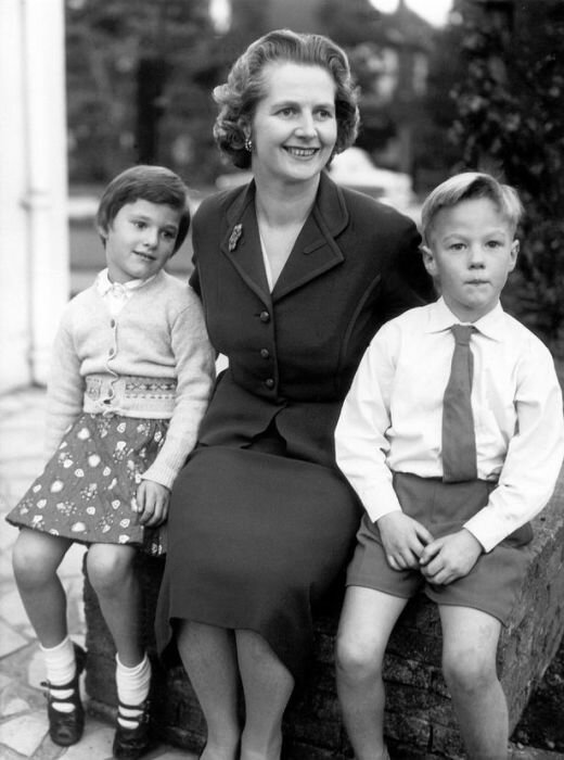 Маргарет Тэтчер с детьми.