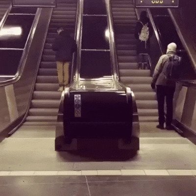 Поговаривают, что парень до сих пор там стоит gif, лестница, лестницы, подборка, прикол, эскалаторы