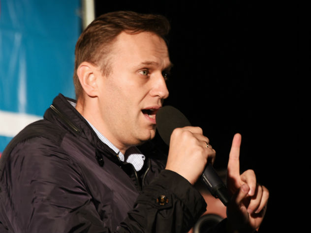 Прохоров намерен взыскать с Навального 1 рубль