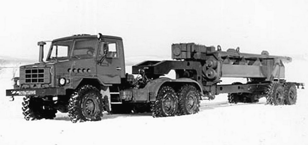 Автопоезд с тягачом Урал-44221 из семейства «Суша» и полуприцепом Урал-862 (из архива НИИЦ АТ)