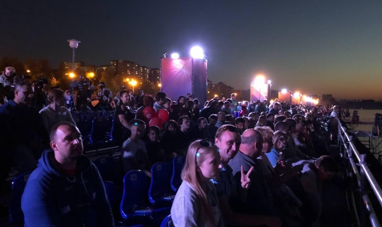 Голограммы на воде и огонь в небе: фестиваль фейерверков «Ростех» в Москве. ФАН-ТВ