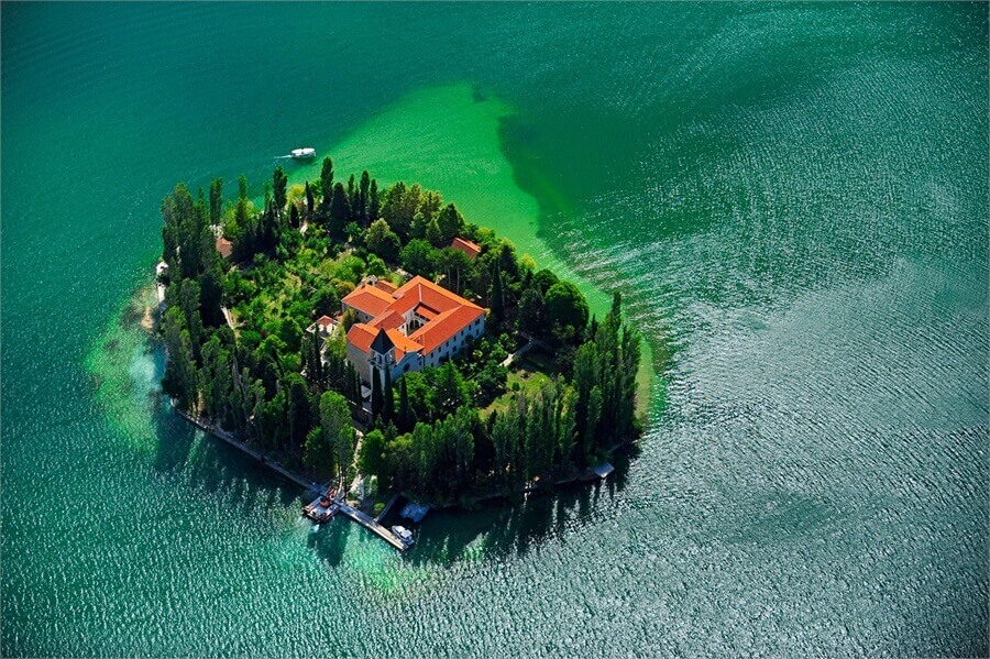 10 самых крошечных населённых островов мира