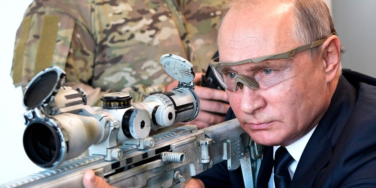 "Вот что случилось с Кеннеди". Путин, стреляющий из винтовки: реакция в мире