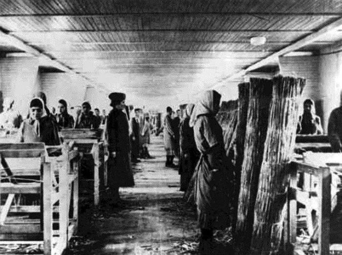История женского концлагеря Равенсбрюк. Чтобы знали и помнили (12 фото) История женского концлагеря Равенсбрюк. Чтобы знали и помнили (12 фото)