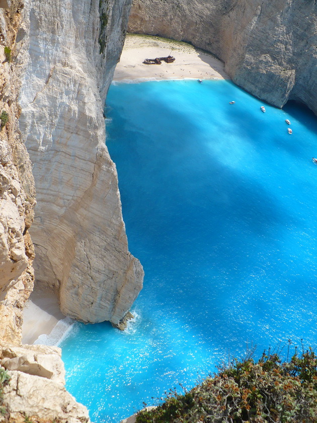   (Navagio Beach).  , 