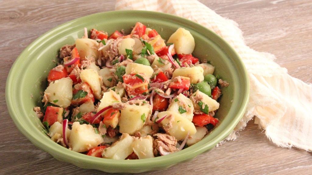 Салат с тунцом и картофелем: ингредиенты и рецепты приготовления