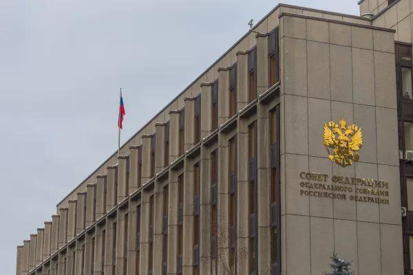 В России рассказали об особенностях процесса отказа от доллара США и Россия