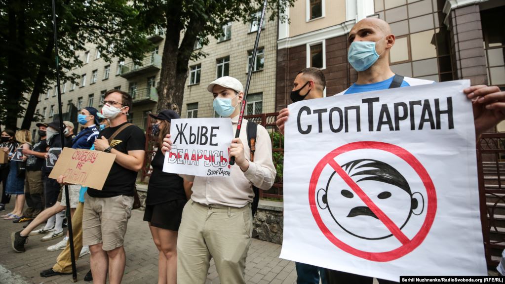 Благодарность по-украински. Лукашенко получил сполна за союз с украинскими нацистами