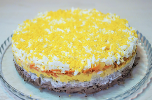Фото к рецепту: Слоёный САЛАТ С ГОВЯЖЬЕЙ ПЕЧЕНЬЮ/ Вкусный салат на праздничный стол Фото к рецепту: Слоёный САЛАТ С ГОВЯЖЬЕЙ ПЕЧЕНЬЮ/ Вкусный салат на праздничный стол