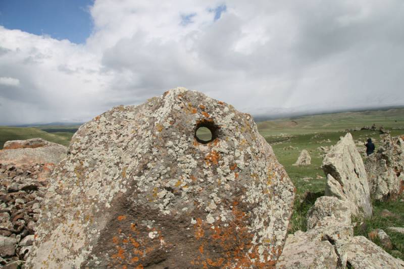 Один из древнейших и загадочнейших мегалитов мира — Караунж. Армянский Стоунхендж?